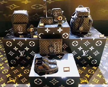 黄金手镯可以和手表一起戴吗？