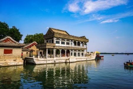 正月里，属鸡的人将会面临一次重大事件或变故。</p><p>