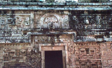 玛雅文明公元前400年建立早期奴隶制国家，公元3—9世纪为繁盛期，15世纪衰落