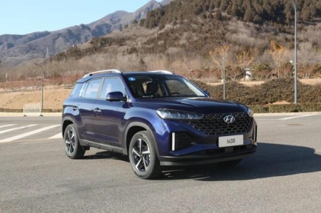 奔驰c260手刹在哪里奔驰c260手刹在哪里