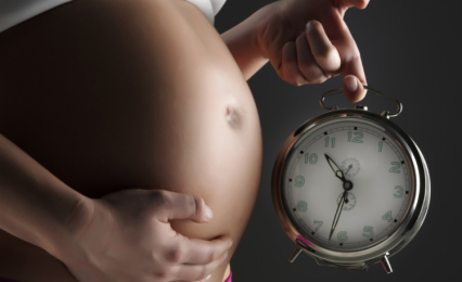 哺乳期来月经何时断奶？哺乳期来月经应该在多长时间内主动断奶