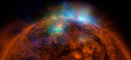 地球重达60万亿亿吨，是悬浮在宇宙的星球