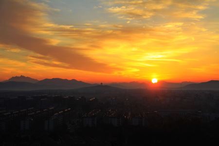 嫦娥五号任务完成被抛弃？上升器坠毁在月球