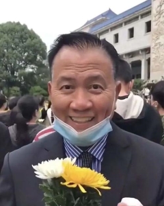 中老年人突然无故狂笑怎么回事