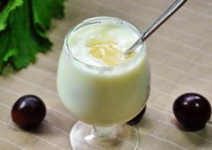 用一份洋甘菊冻酸奶留住美丽的夏天！