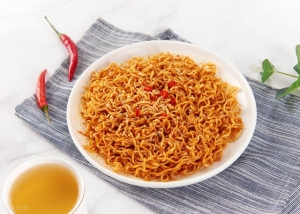 火鸡面煮的好吃还是泡着好：火鸡面开水泡几分钟可以吃(1)