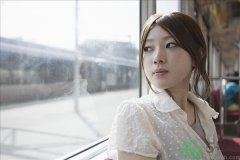 和别人说话不敢看对方解决办法？说话不敢看别人眼睛解决办法？