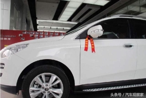 车上红丝带什么意思 汽车上系着的红丝带什么意思2
