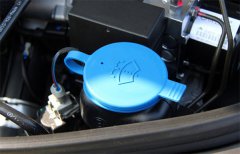 汽车小知识每日分享水箱里加的是水吗？