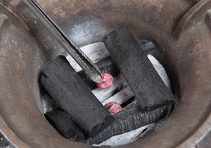 烧烤的木炭怎样引燃 不败的生火3步骤