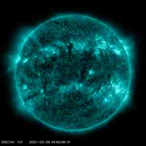 太阳发出强烈的太阳耀斑