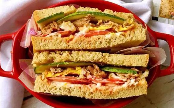 金枪鱼三明治营养价值有哪些？金枪鱼三明治的做法