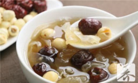 银耳煮不出胶质的原因