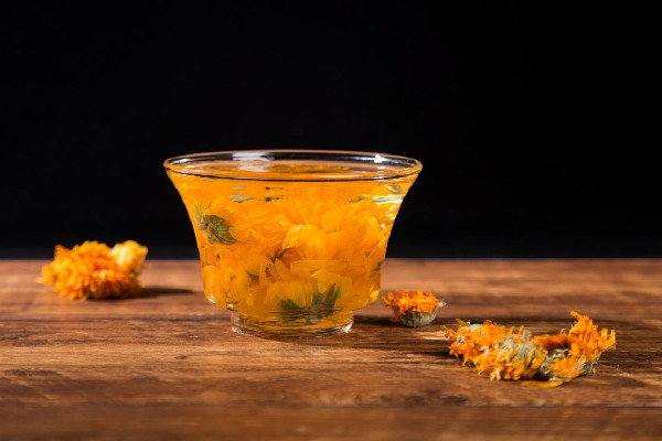 菊花茶泡几次就不能喝了 菊花茶可以泡一天吗 菊花茶泡几次就不能喝了 菊花茶可以泡一天吗