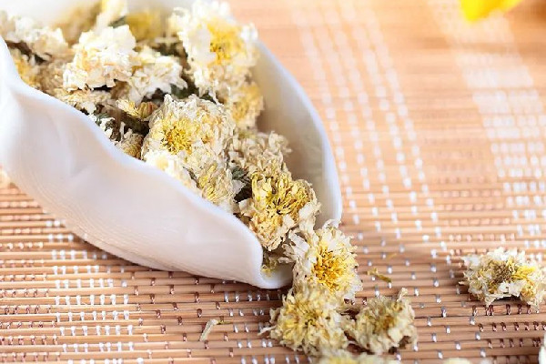 菊花茶可以放多久 菊花茶放了三年还能喝吗 菊花茶可以放多久 菊花茶放了三年还能喝吗