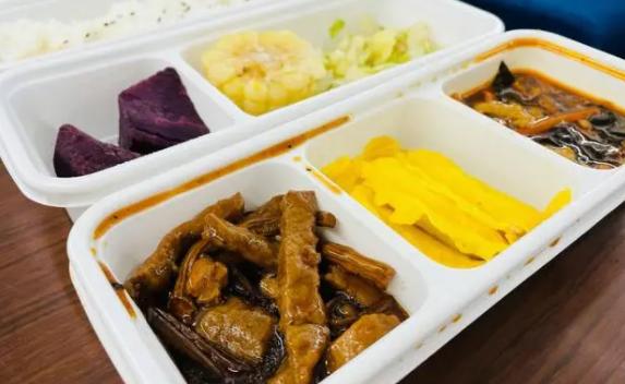 坐高铁八个小时吃什么？高铁学生票需要取票吗