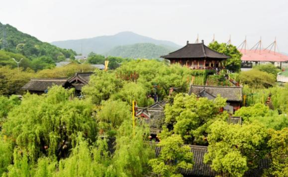 杭州东站和南站哪个离西湖近？杭州西湖到宋城景区有多远