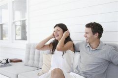 跟老公打架了该离婚吗？跟老公打架了要和好吗？