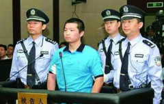 上海杨佳大案纪实：致6名民警身亡，200