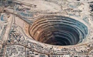 前苏联停止钻井的原因 疑似挖到地狱入口(比较恐怖)