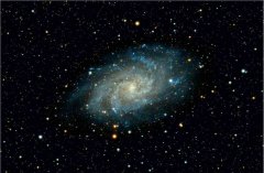 JWST的最新观测显示，黑洞迅速阻止了大质