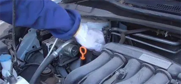 1715587750276800.jpg 汽车清洗发动机多少钱 汽车清洗的方法