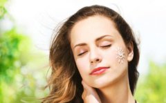 一般女性长皱纹原因女性容易长皱纹 