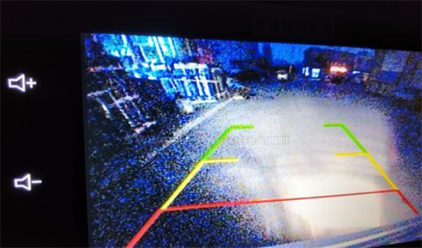 倒车影像出现雪花是什么原因