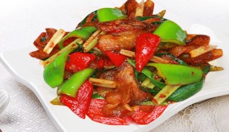 如何制作美味的肉末蒸整个鸡蛋？