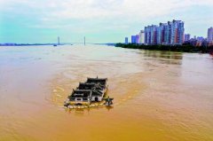 自驾游和高铁出行哪个好？