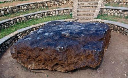 一亿年前的地球地球表面水火交融物种难以生存