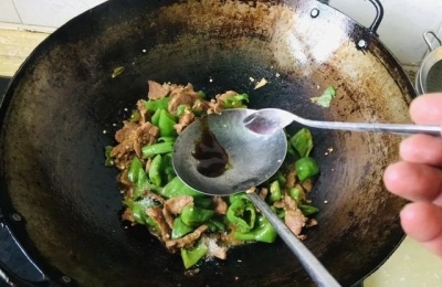 如何制作口感鲜美的紫米饭电饭锅做紫米饭的做法！