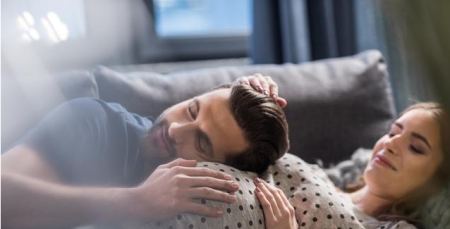 1岁半男孩后脑勺着地突发中风