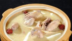 制作美味的牛腩豆腐泡