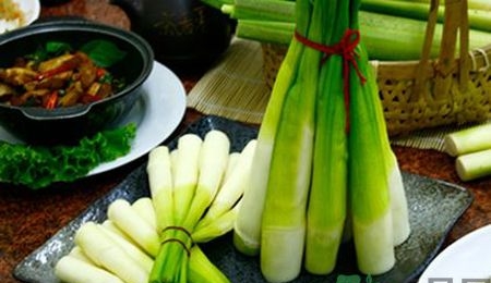 猪尾巴烧鸡爪的做法