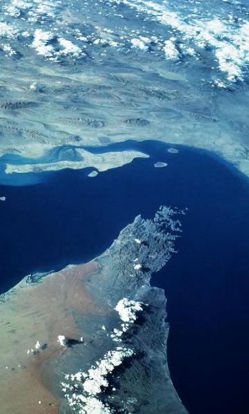 凭什么霍尔木兹海峡一“感冒”，全球能源就